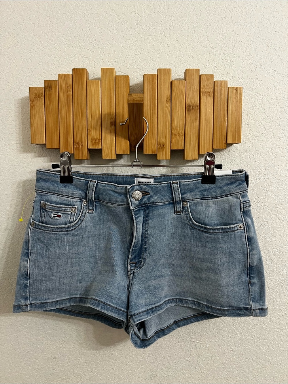 Tommy Hilfiger Light Wash Denim Women's Jean Shorts